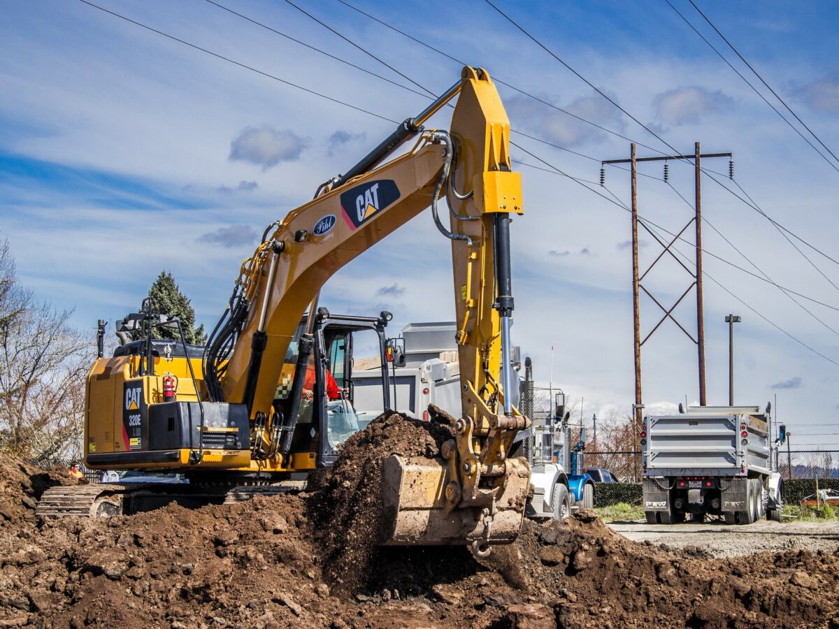 operations and maintenance training a photo of an excavator scooping dirt